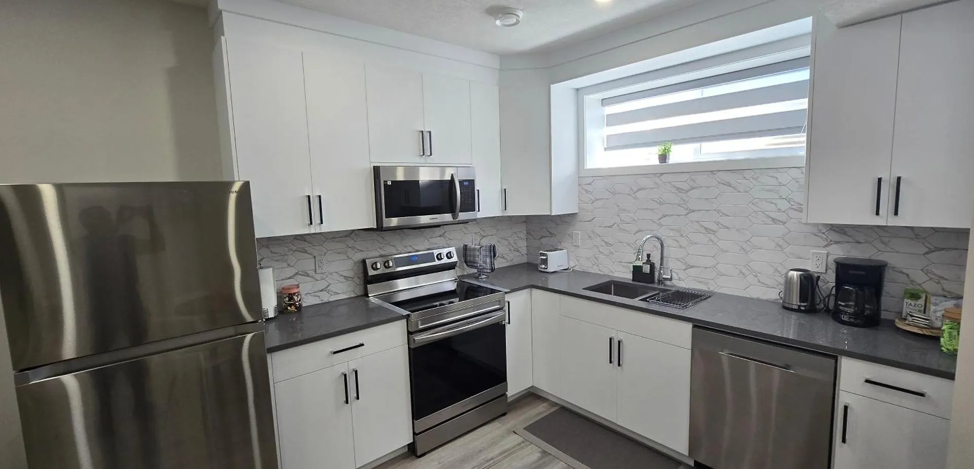 Bleniel Place - Stylish Basement Suite With Wi-Fi Netflix & Parking Edmonton 0*,  Canada